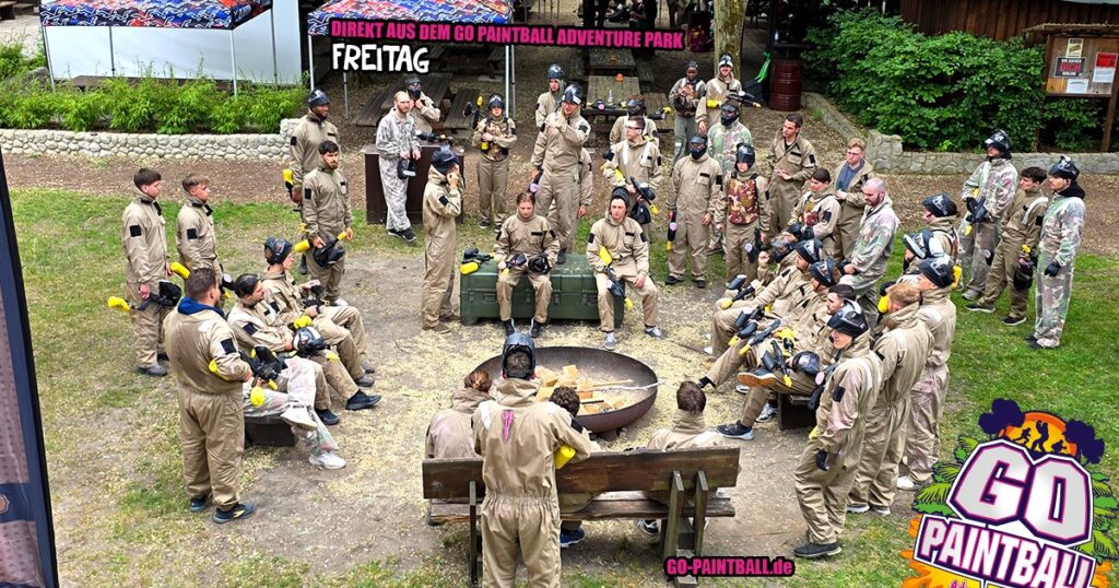 Paintball Spieler beim Wochenende auf dem Spielfeld im GO Paintball Adventure Park Brandenburg