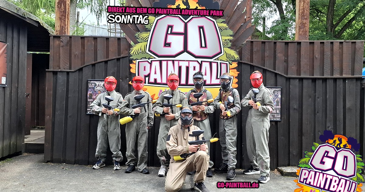 Gruppe beim Paintball Brandenburg auf dem Spielfeld im Go Paintball Adventure Park