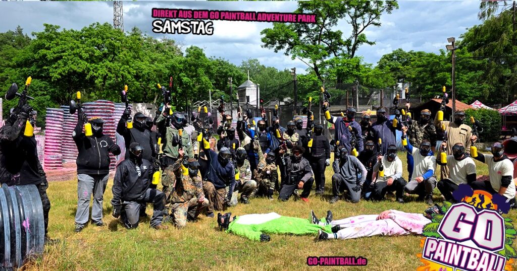 Paintball Brandenburg Wochenende mit pinkem Rauchnebel im GO Paintball Adventure Park
