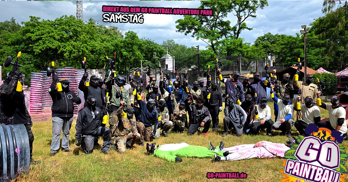 Paintball Brandenburg Wochenende mit pinkem Rauchnebel im GO Paintball Adventure Park