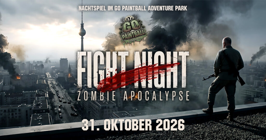 Nacht Paintball Brandenburg: Spieler mit grün leuchtendem Loader im Nebel bei der FIGHT NIGHT im GO Paintball Adventure Park